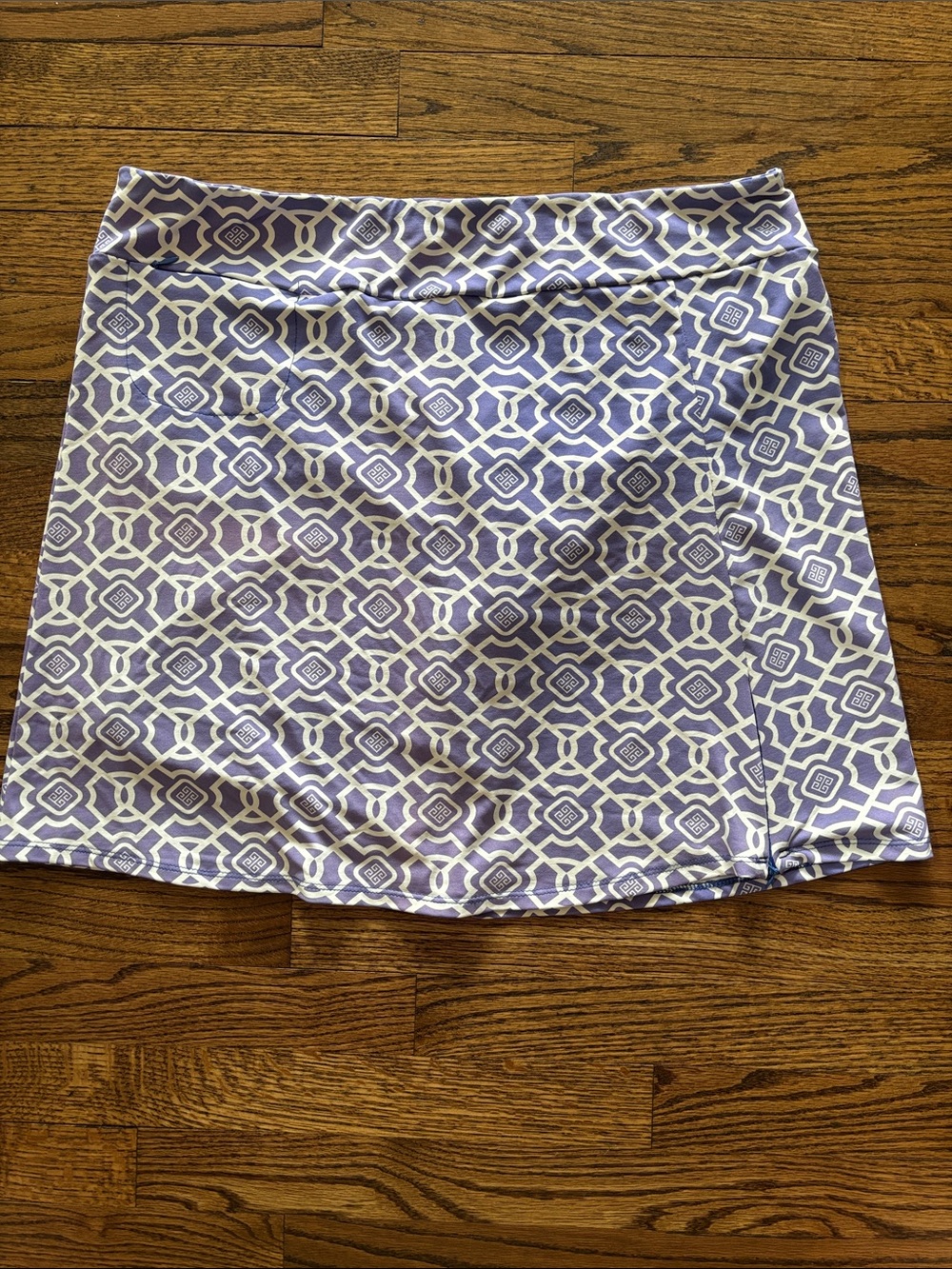 LULU B COLORFUL, COMFY CLOTHING.  SKORT , LAVENDER AND WHITE PRINT.  XL